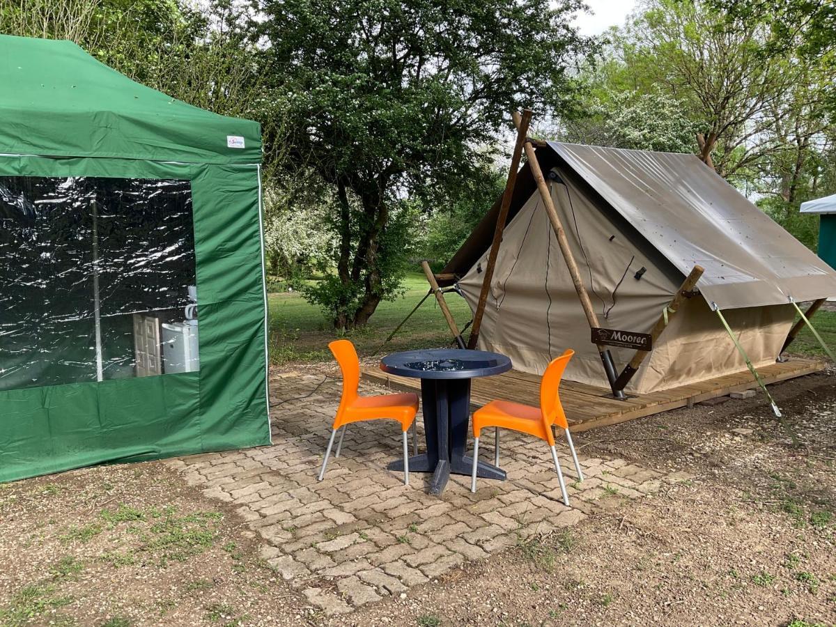 Hotel Camping Le Canoë à Chaussin Extérieur photo